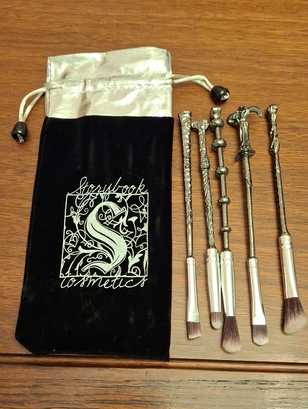 Storybook Cosmetics Silver Handle Makeup Brush Set of 5 Black Velvet Pouch
